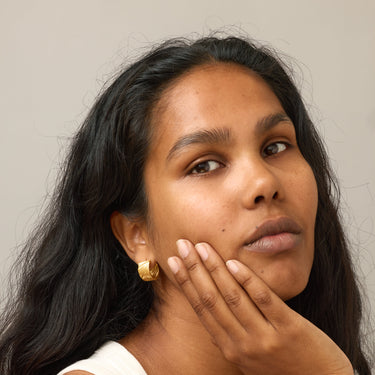 ENAMEL Copenhagen Øredobber, Wave Wide, Medium Earrings Gold Plated