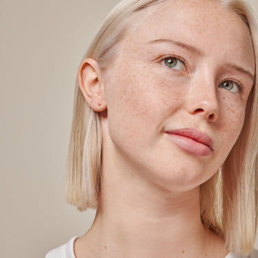 ENAMEL Copenhagen Ørestikker, Enamel Dot Earrings Pink