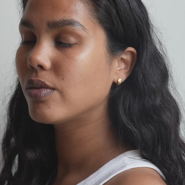 ENAMEL Copenhagen Øredobber, Wave Mini Earrings Gold Plated
